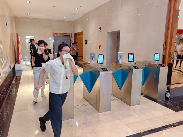 [图文]狮子会游戏集团组织开展 “流通生命通道” 火灾应急疏散逃生演练-狮子会游戏新闻